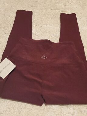 Burgundy High-Waist Leggings with Subtle Logo